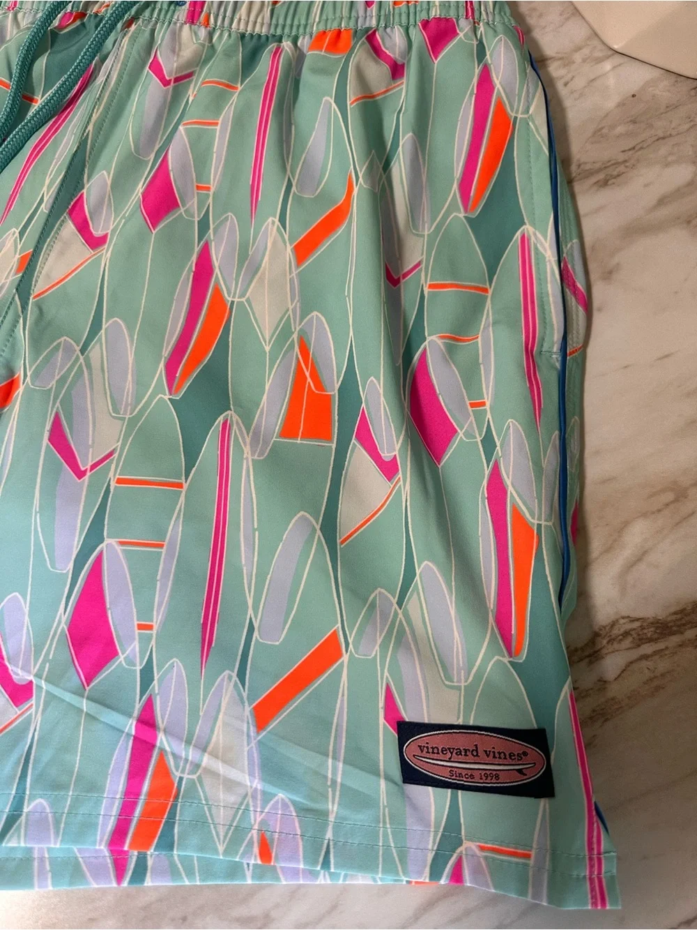 Vineyard Vines. Size L 7” Printed Chappy Swimwear Surfboards Aquasky